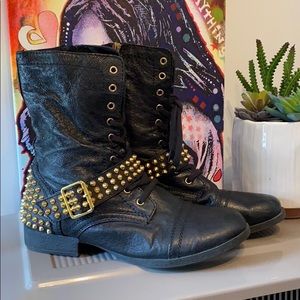 🔥🔥STEVE MADDEN TROOPA’S w/GOLD STUDDS🔥🔥